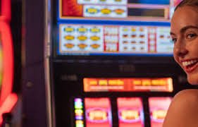 Permainan Sakong dengan tombol Hit, Stand, Double Down di antarmuka togel hoki